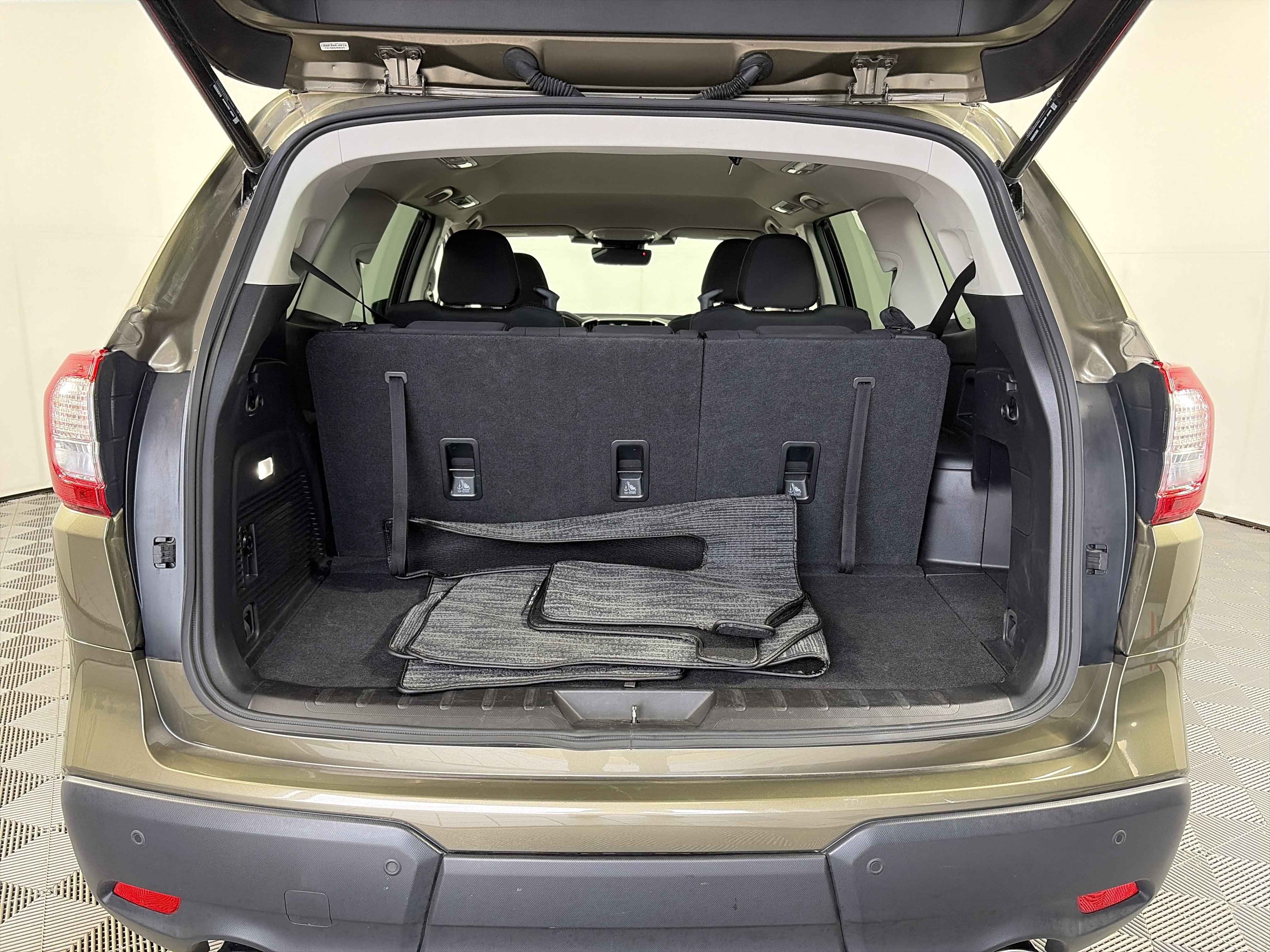 Certified 2025 Subaru Ascent Premium AWD/4WD image 15