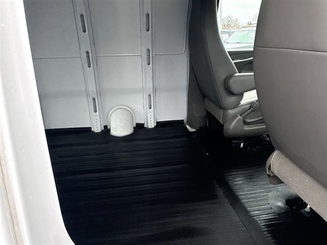 Used 2013 GMC Savana 1500 image 23