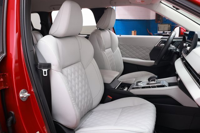 Used 2024 Mitsubishi Outlander SEL image 15