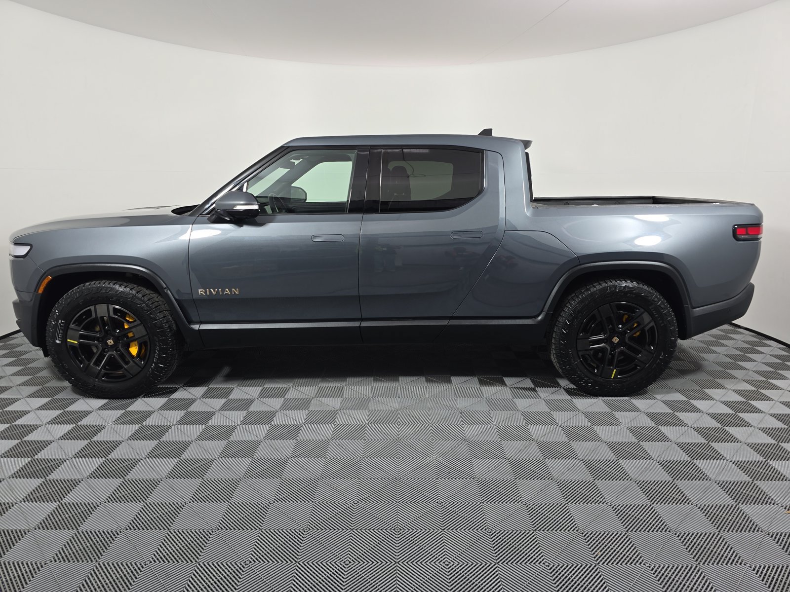 Used 2024 Rivian R1T Adventure Quad AWD/4WD image 2
