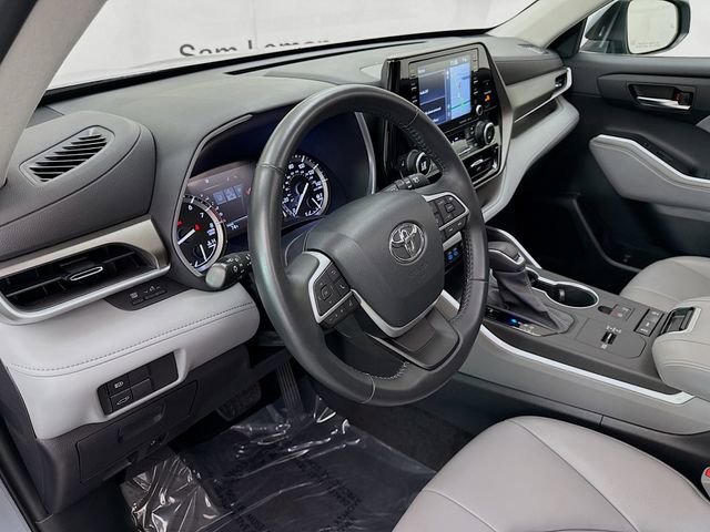 Used 2022 Toyota Highlander XLE image 9