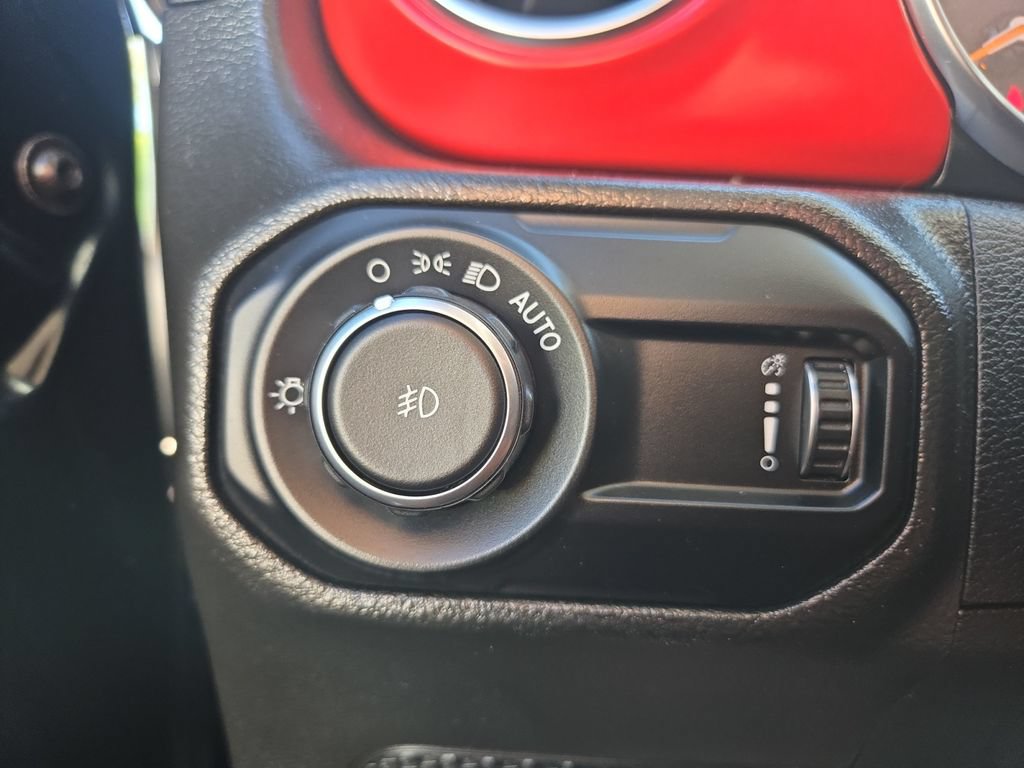Used 2023 Jeep Wrangler Unlimited Rubicon w/ Cold Weather Group AWD/4WD image 21