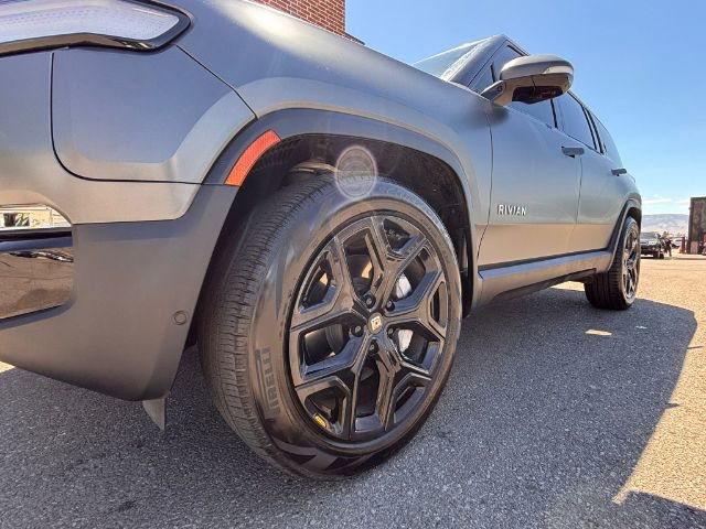 Used 2024 Rivian R1S Adventure image 10