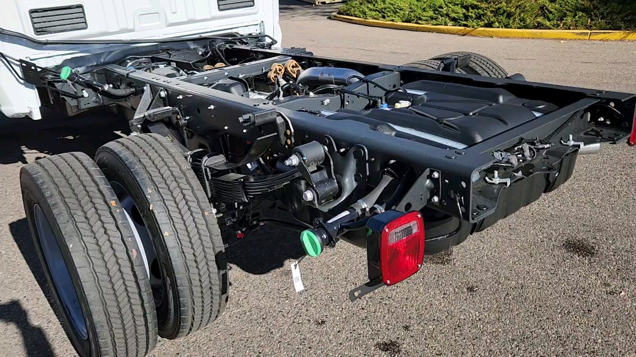 New 2024 Ford F550 4x4 Regular Cab Super Duty image 30