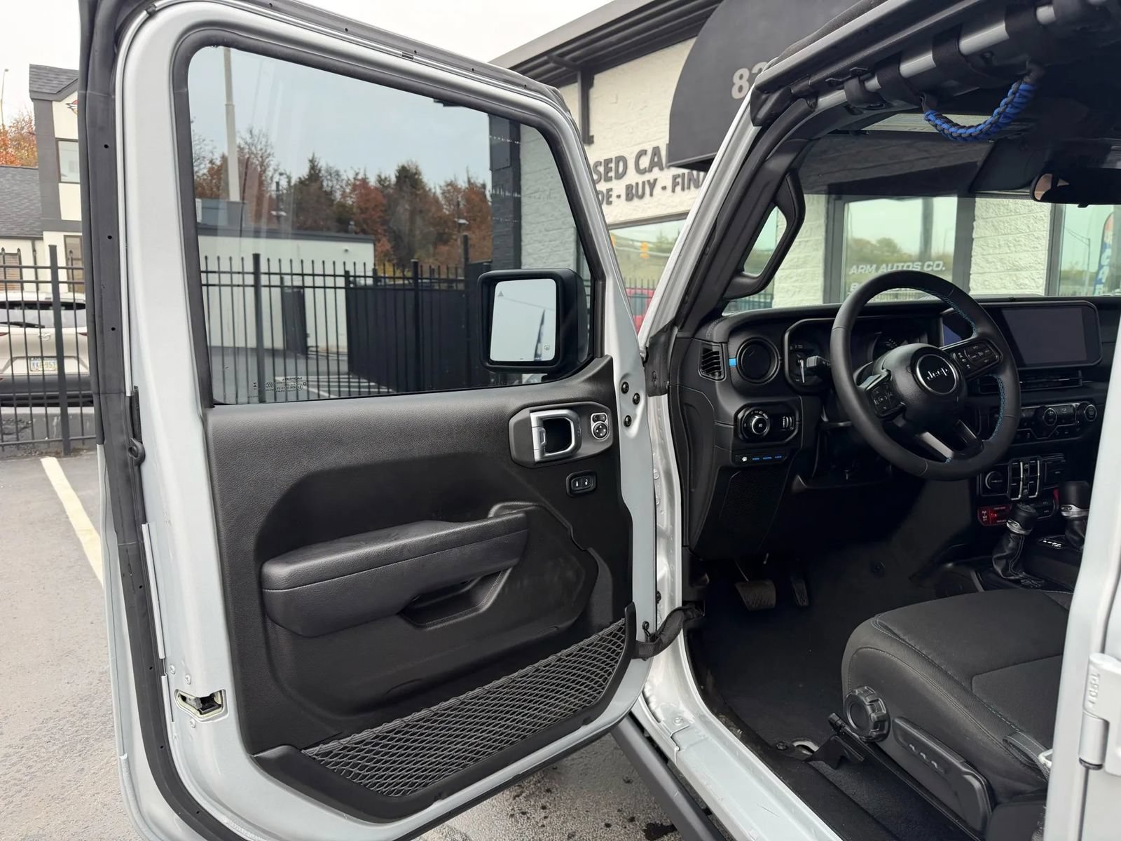 Used 2024 Jeep Wrangler Unlimited Rubicon 4xe w/ Safety Group AWD/4WD image 16