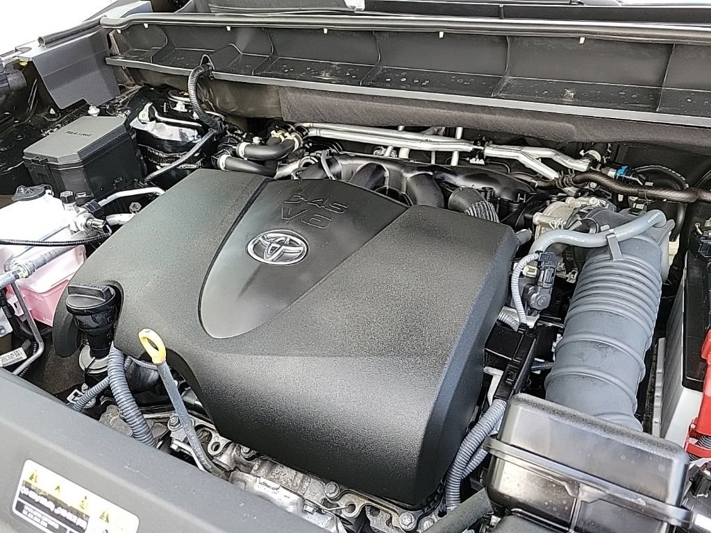 Used 2022 Toyota Highlander LE AWD/4WD image 33