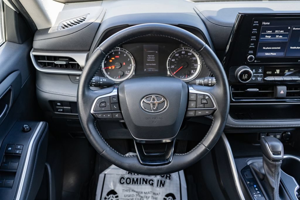 Used 2020 Toyota Highlander LE AWD/4WD image 13