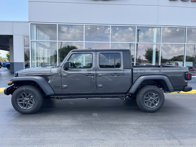 New 2025 Jeep Gladiator Sport image 2
