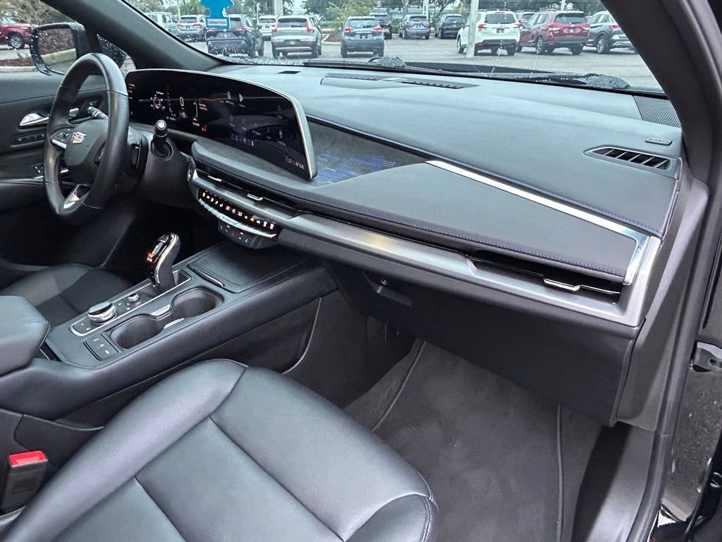 Used 2025 Cadillac XT4 Sport w/ Cold Weather Package image 40