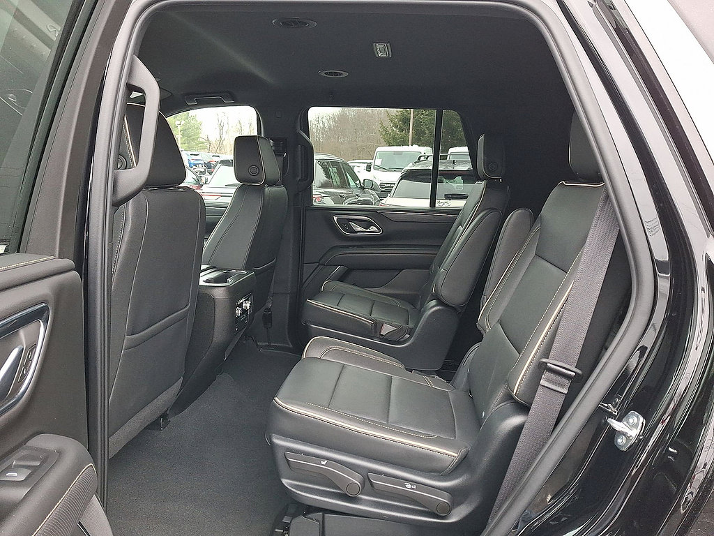 Used 2023 GMC Yukon SLT AWD/4WD image 5