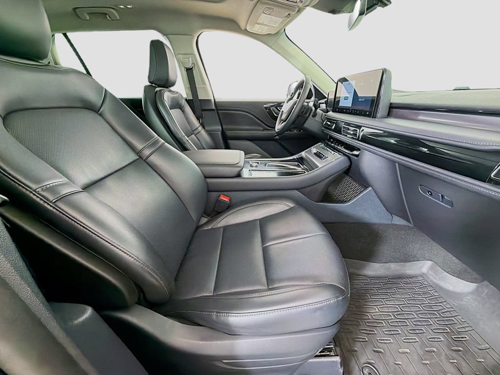 Used 2025 Lincoln Aviator AWD w/ Jet Appearance Package image 26