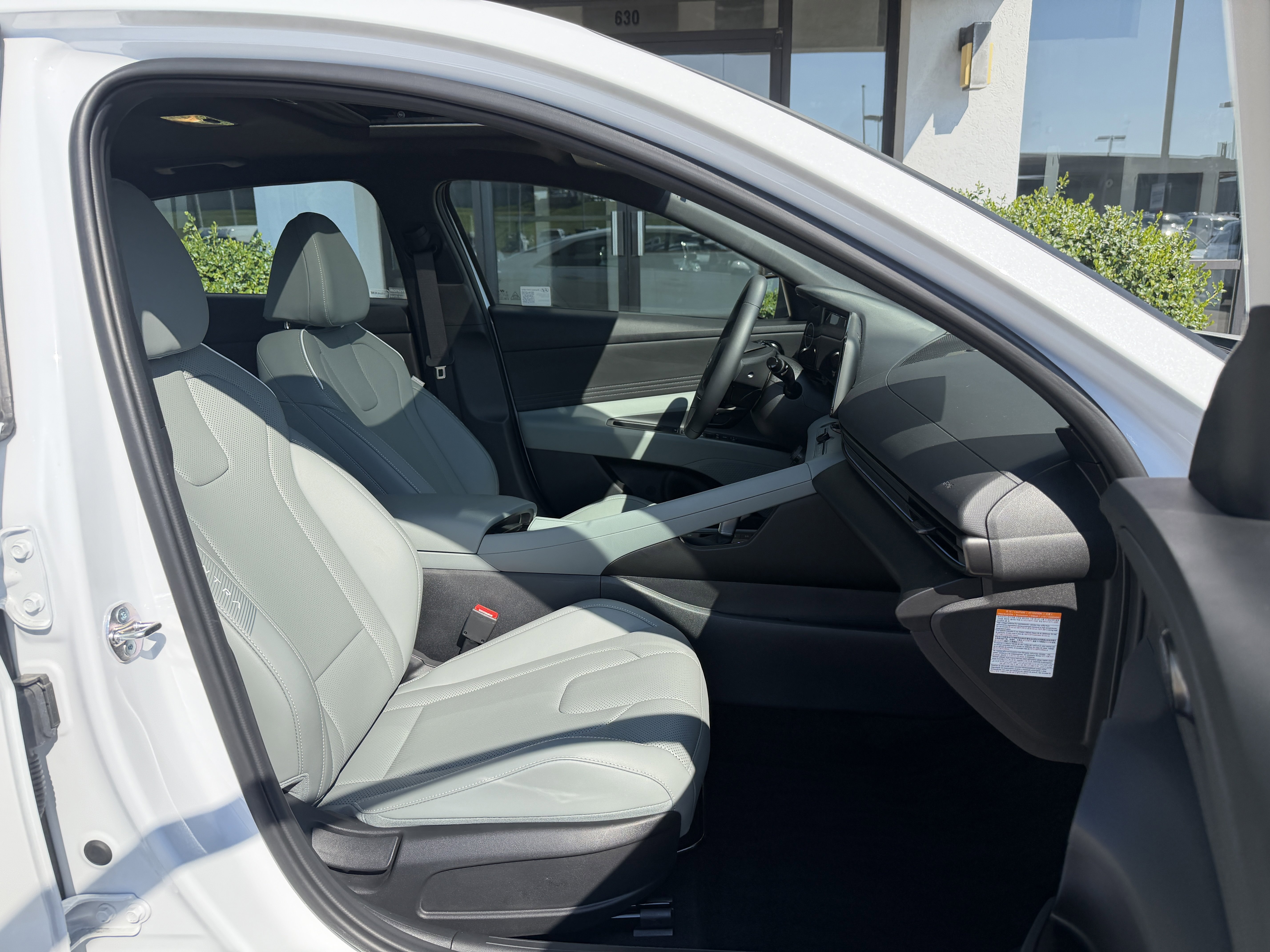 Certified 2025 Hyundai Elantra Limited image 17