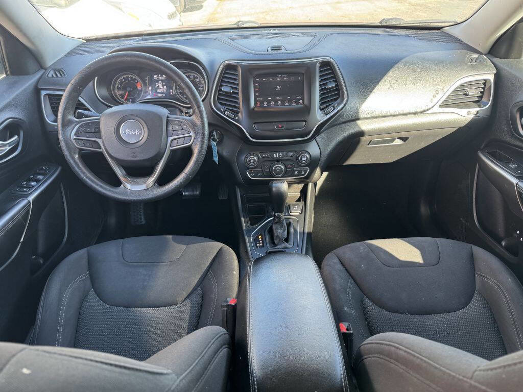 Used 2019 Jeep Cherokee Latitude w/ Popular Appearance Group image 7