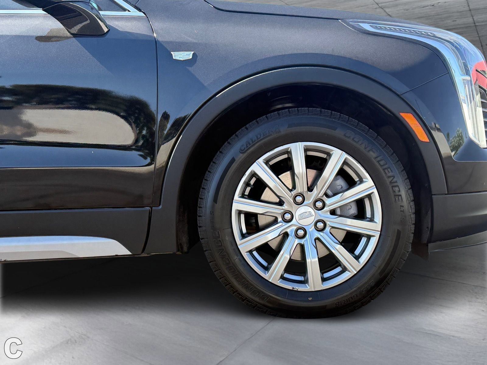 Used 2022 Cadillac XT4 Premium Luxury w/ Safety Alert Package image 8