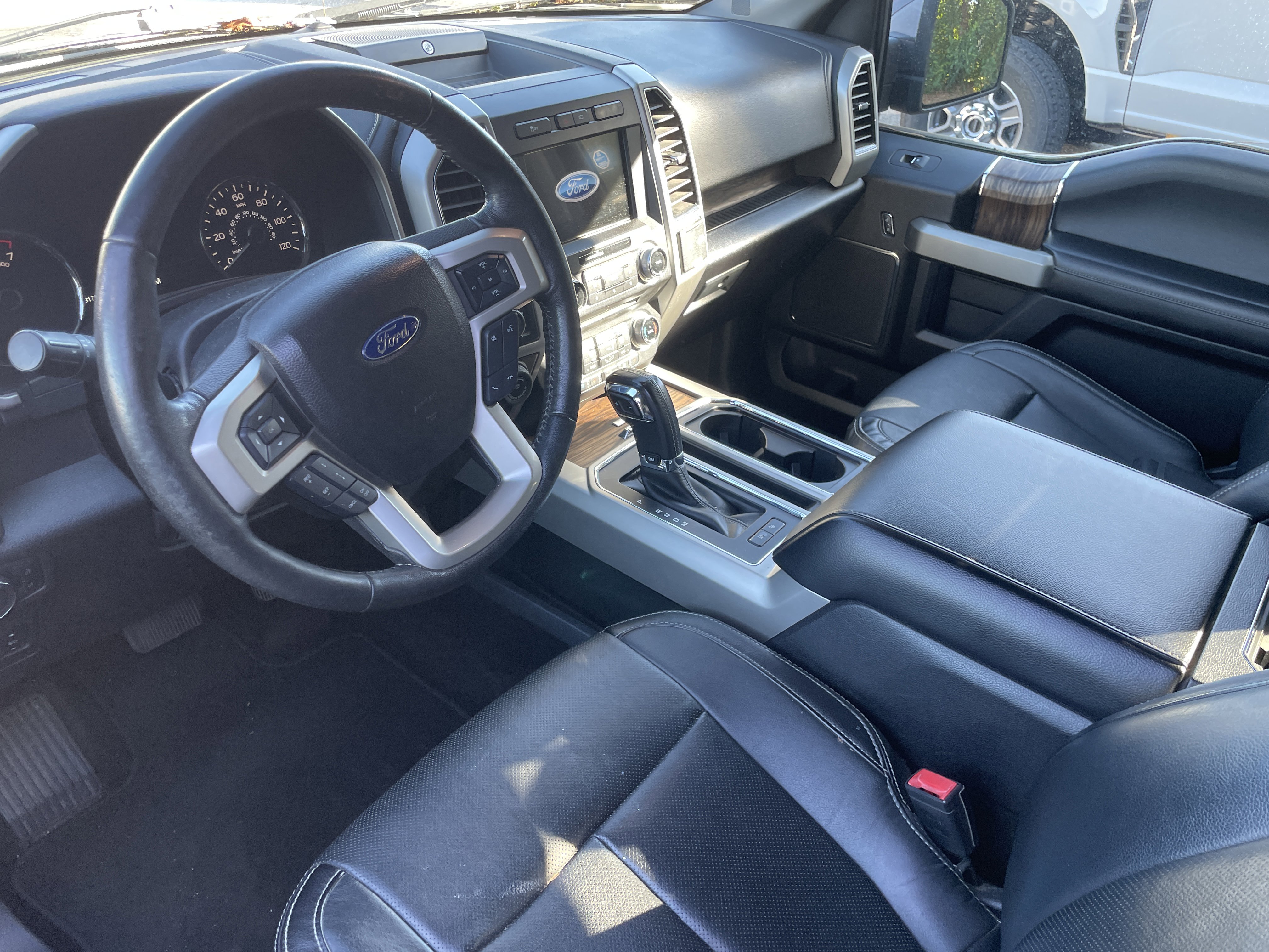 Used 2018 Ford F150 Lariat w/ Equipment Group 502A Luxury image 14