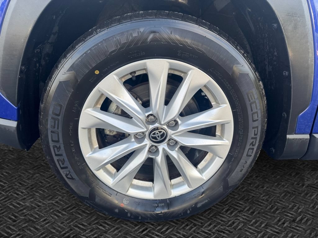 Used 2023 Toyota Corolla Cross LE AWD/4WD image 10