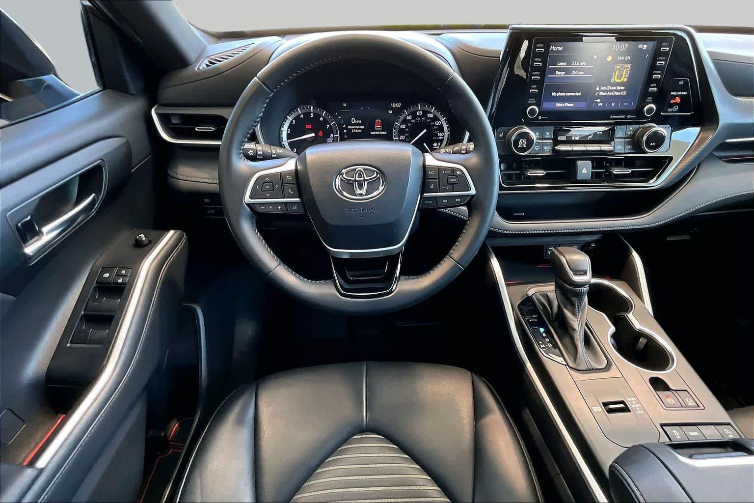 Used 2022 Toyota Highlander XSE FWD image 5