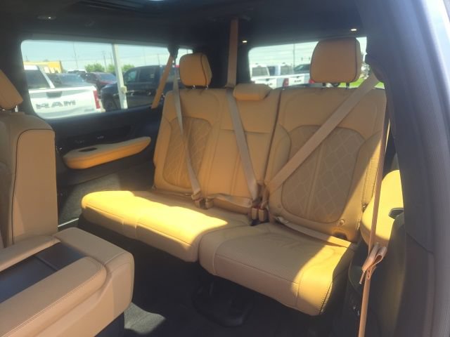 Used 2025 Jeep Grand Wagoneer L Series III w/ Rear Seat Video Group 1 AWD/4WD image 20