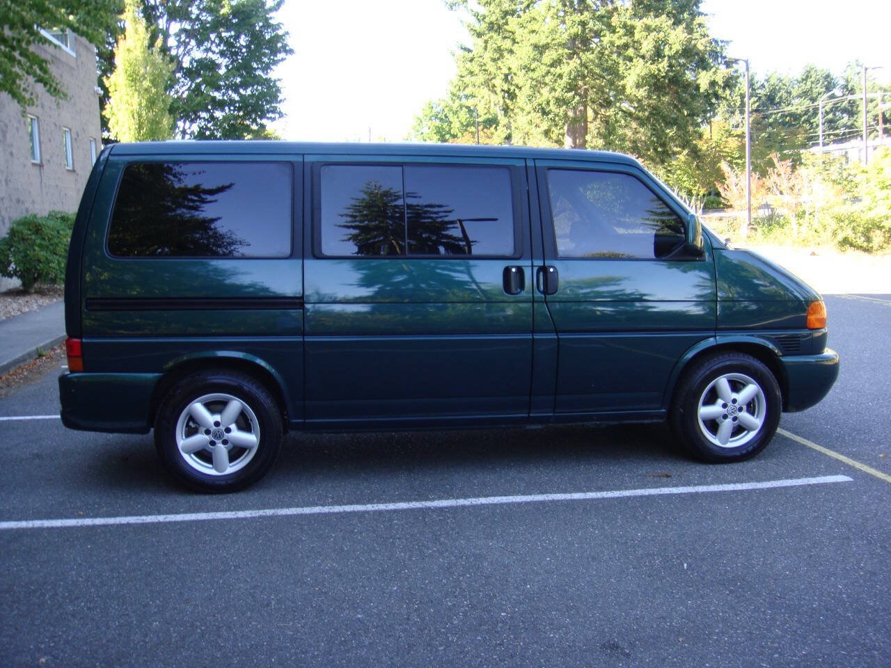 Used 2003 Volkswagen Eurovan MV FWD image 1