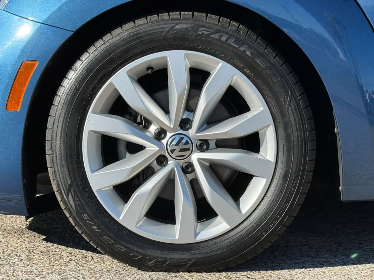 Used 2017 Volkswagen Beetle 1.8T S FWD image 28