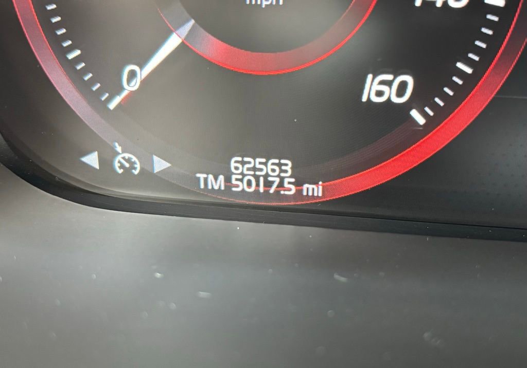 Used 2021 Volvo XC60 T5 Momentum w/ Premium Package image 8