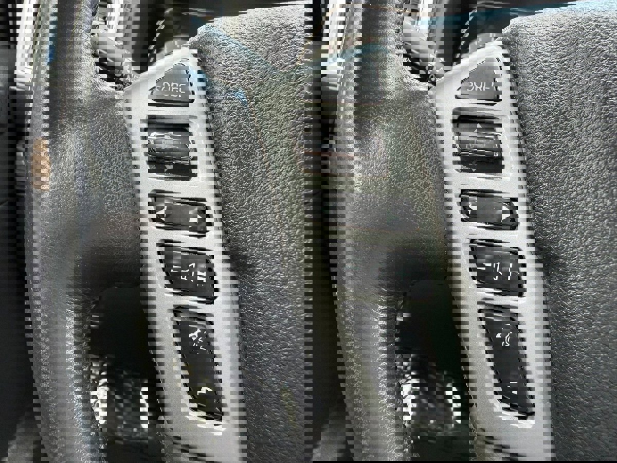 Used 2017 Nissan Titan SL image 24