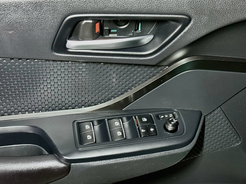 Used 2018 Toyota C-HR XLE FWD image 15
