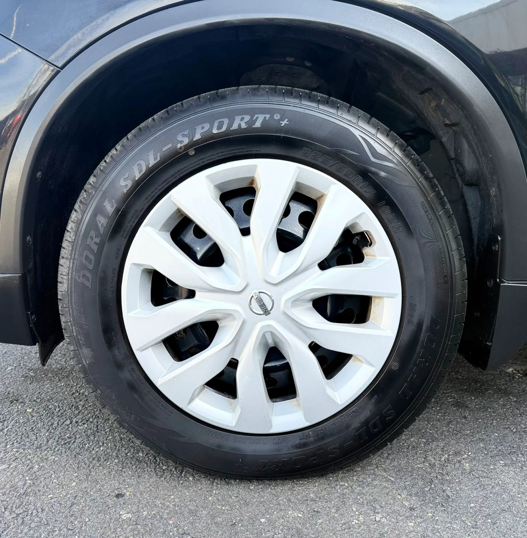 Used 2018 Nissan Rogue S image 44