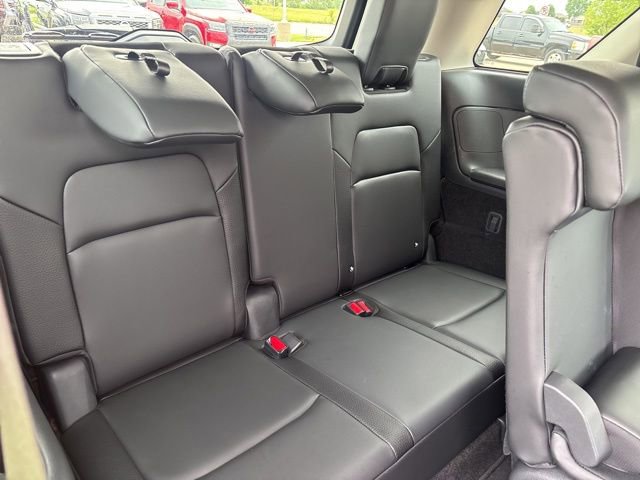 Used 2025 Nissan Pathfinder SL AWD/4WD image 21