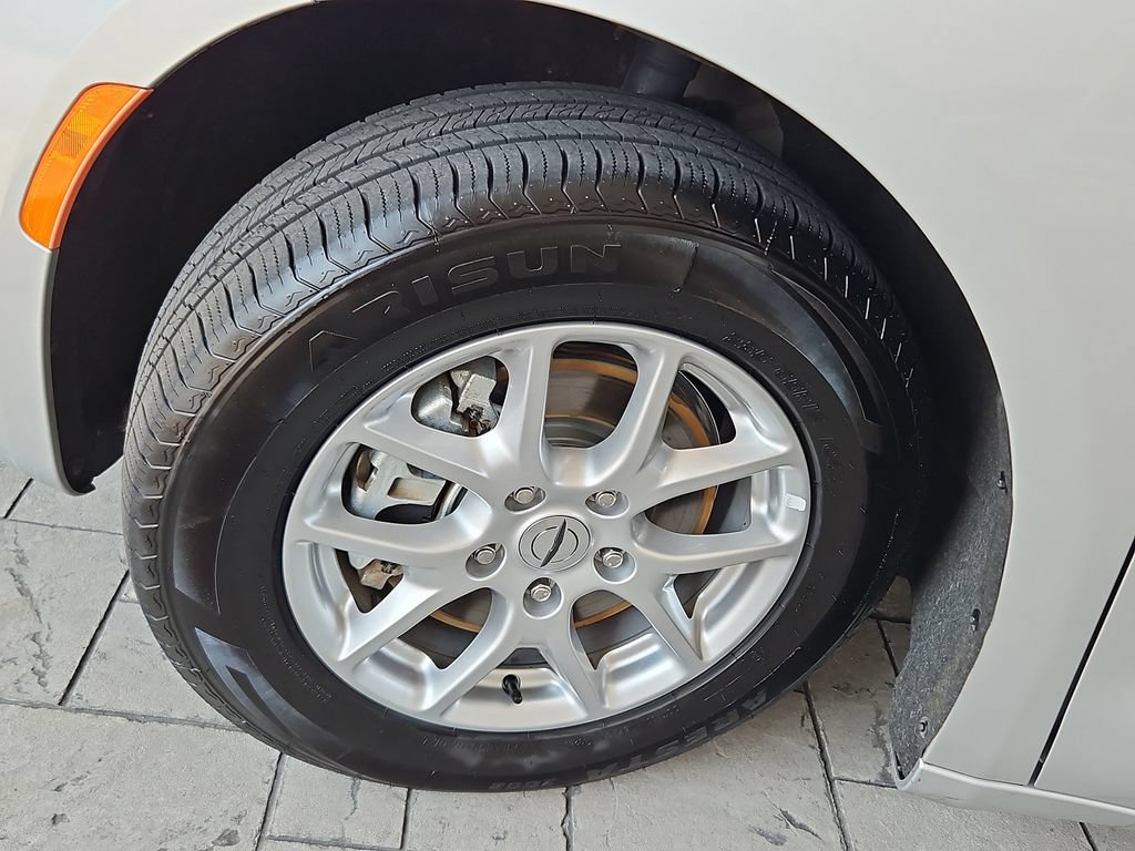 Used 2024 Chrysler Pacifica Touring-L FWD image 34