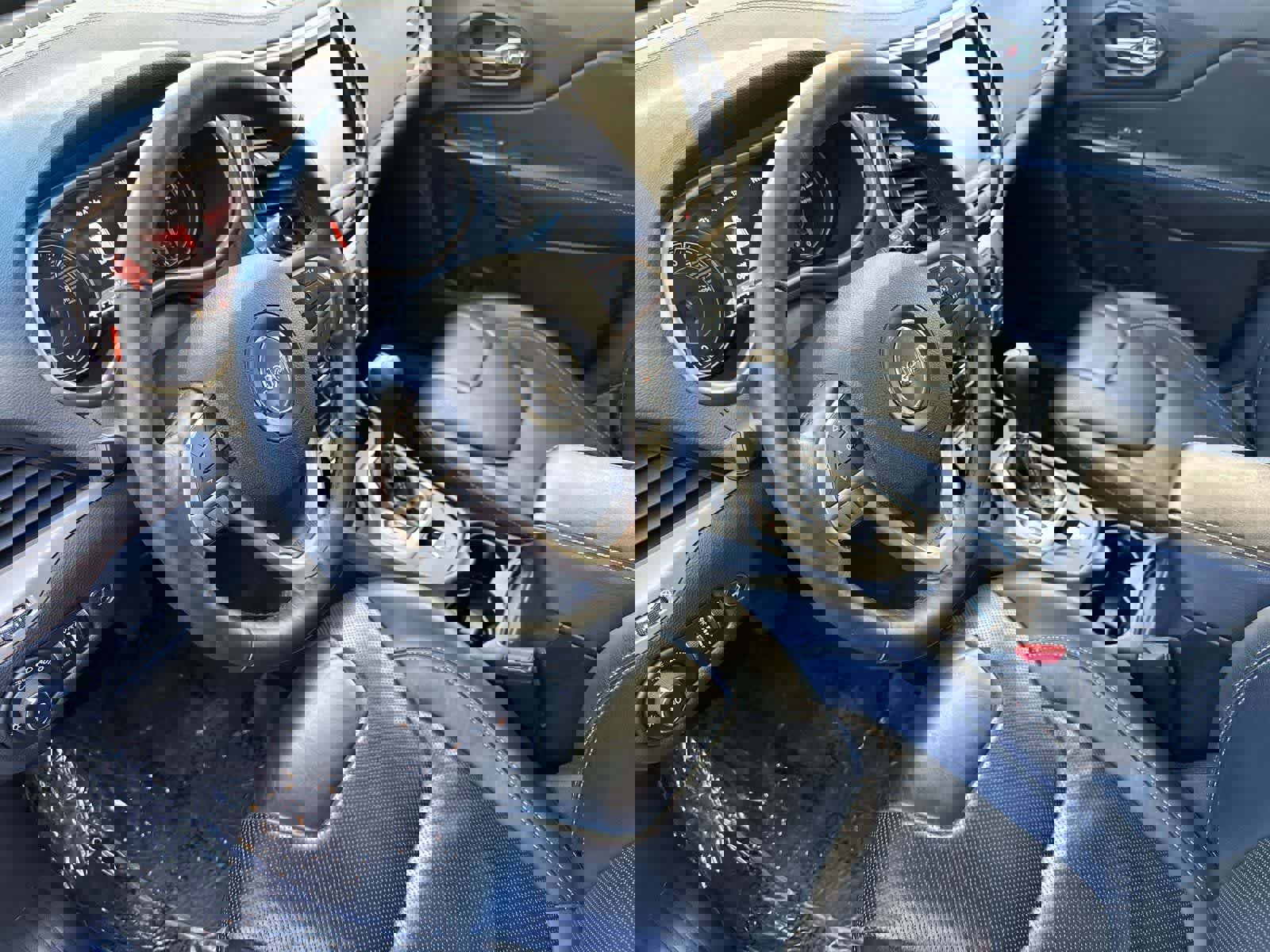 Used 2016 Jeep Cherokee Limited w/ Luxury Group image 11