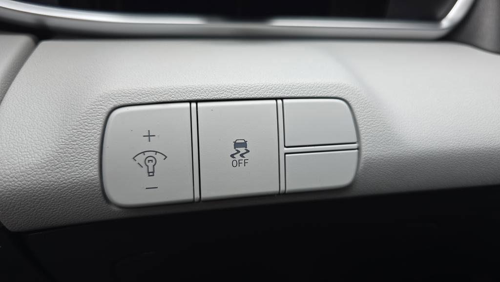 New 2026 Hyundai Elantra Limited image 12