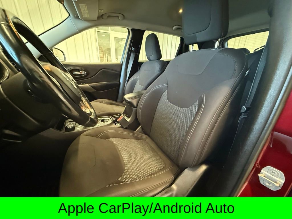 Used 2019 Jeep Cherokee Latitude w/ Cold Weather Group image 10