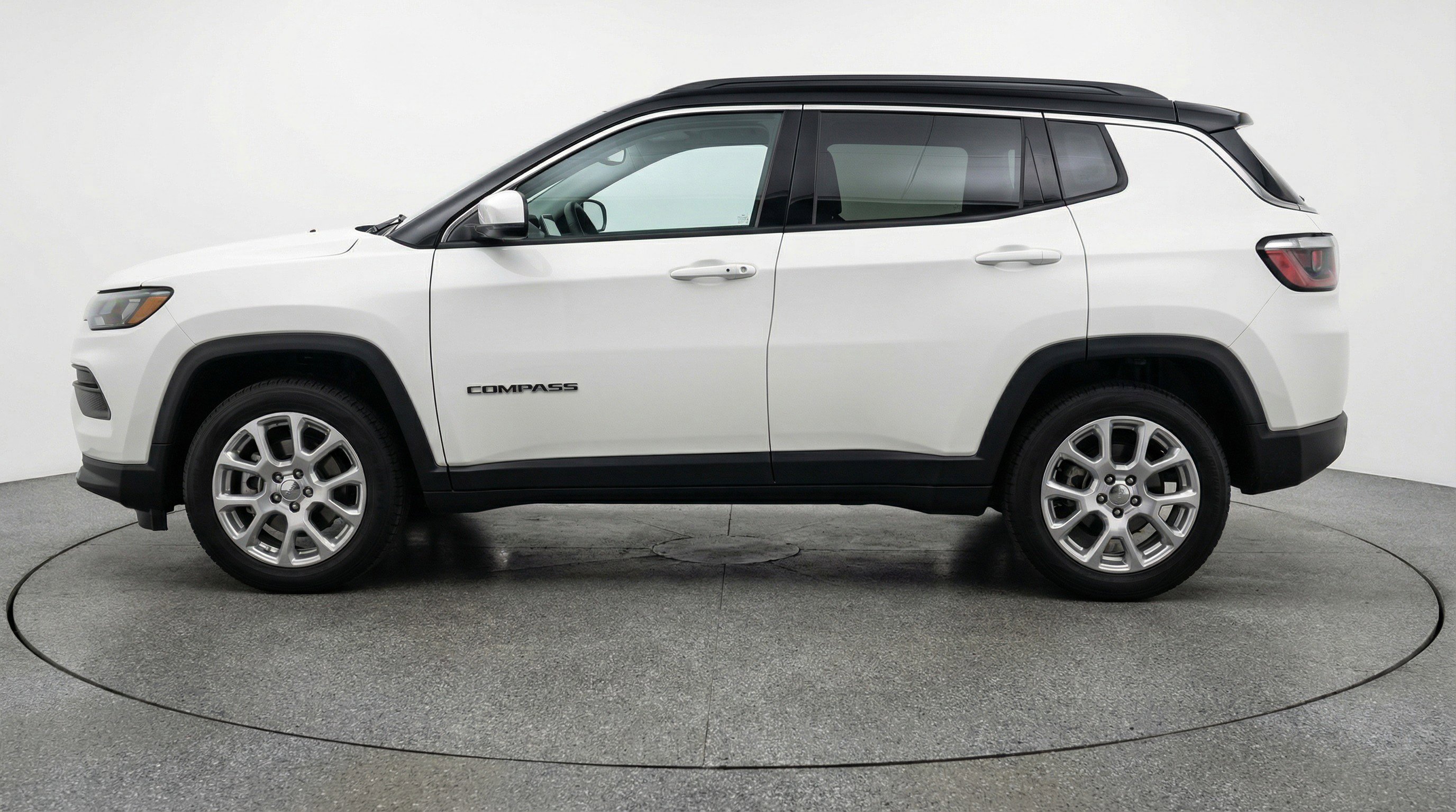 Used 2025 Jeep Compass Limited AWD/4WD image 5
