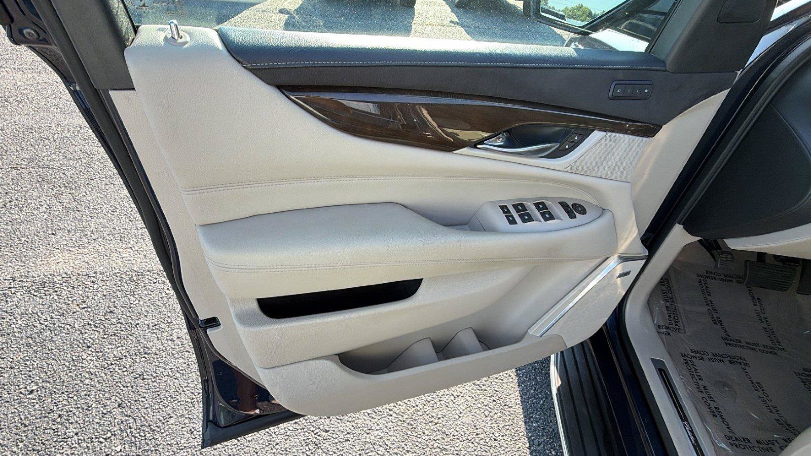 Used 2020 Cadillac Escalade Luxury RWD image 15