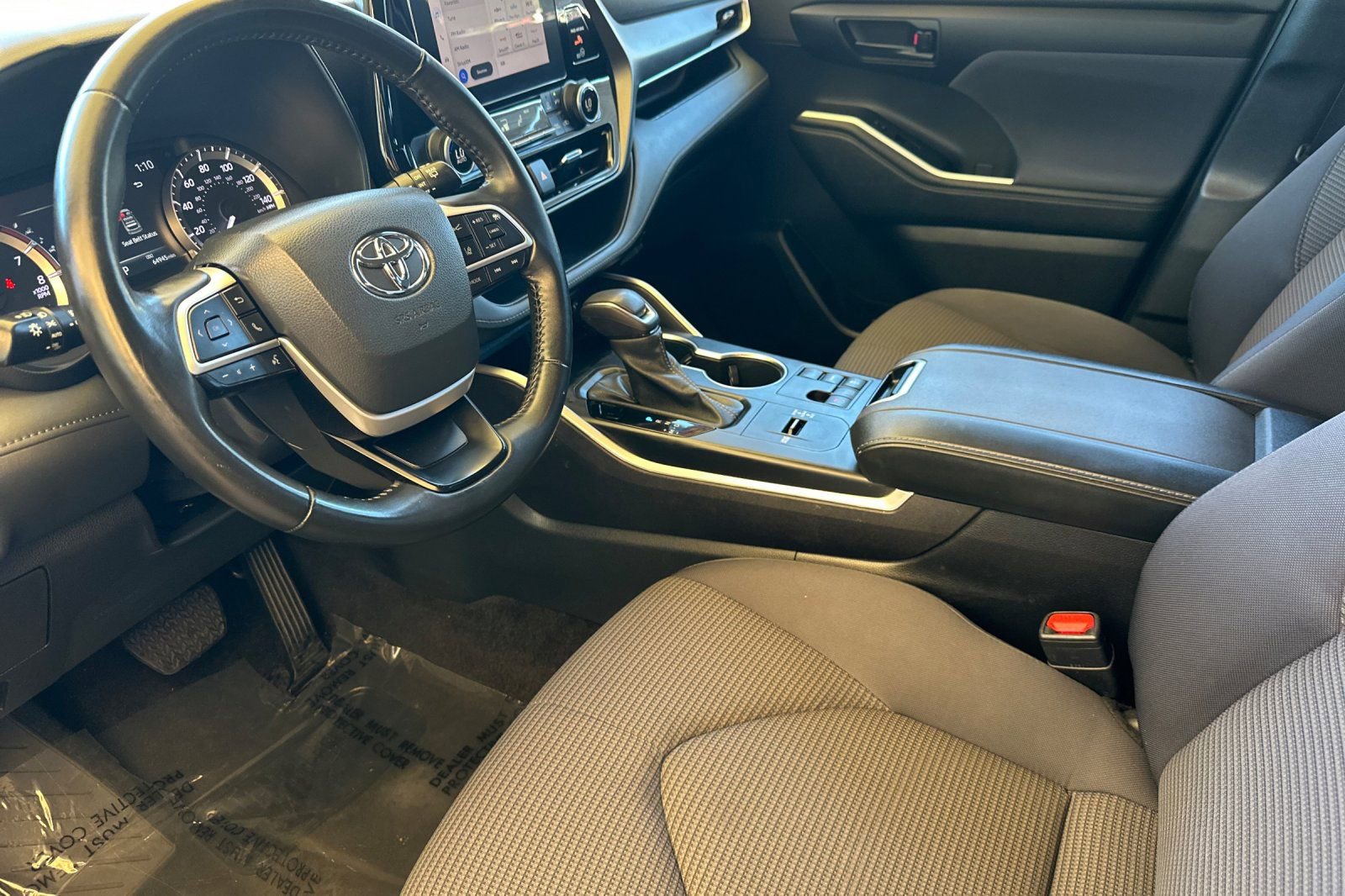 Used 2023 Toyota Highlander LE FWD image 11