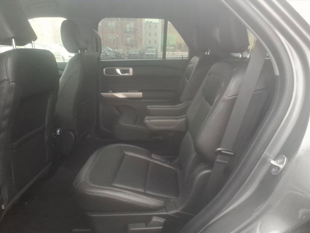 Certified 2022 Ford Explorer XLT w/ Equipment Group 202A image 9