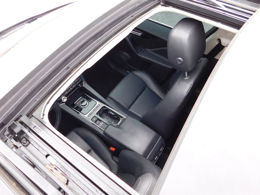 Used 2019 Jaguar F-PACE Premium image 10