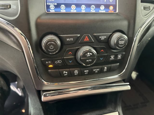 Used 2018 Jeep Grand Cherokee Laredo AWD/4WD image 18