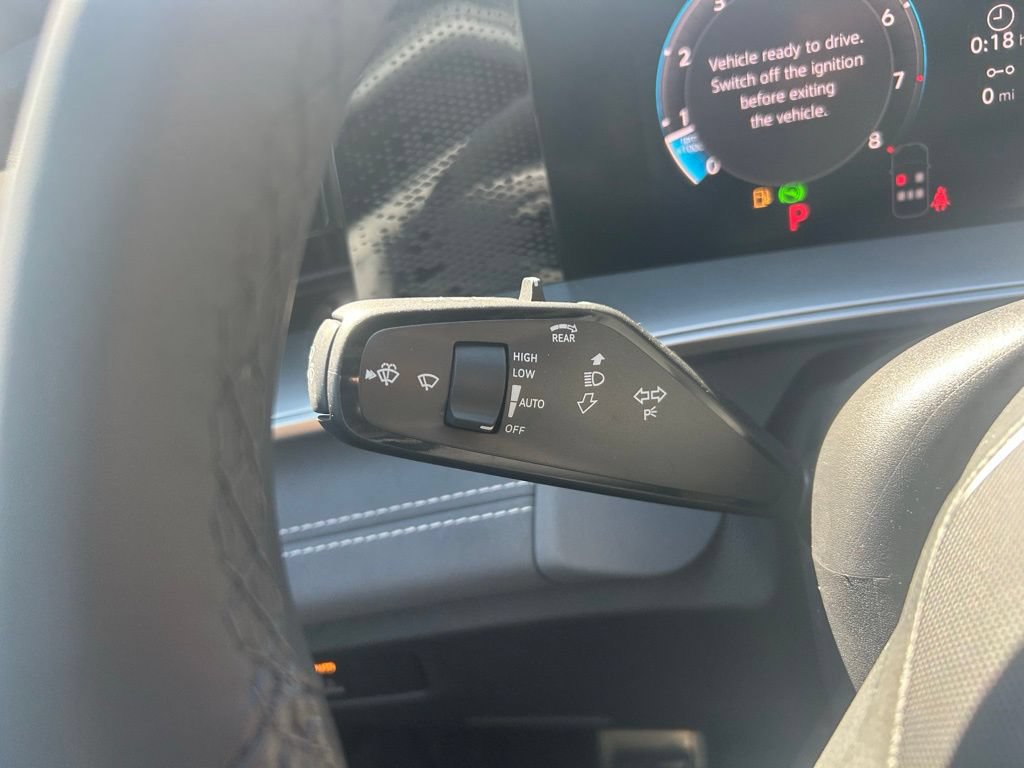 New 2026 Volkswagen Tiguan SE R-Line FWD image 24