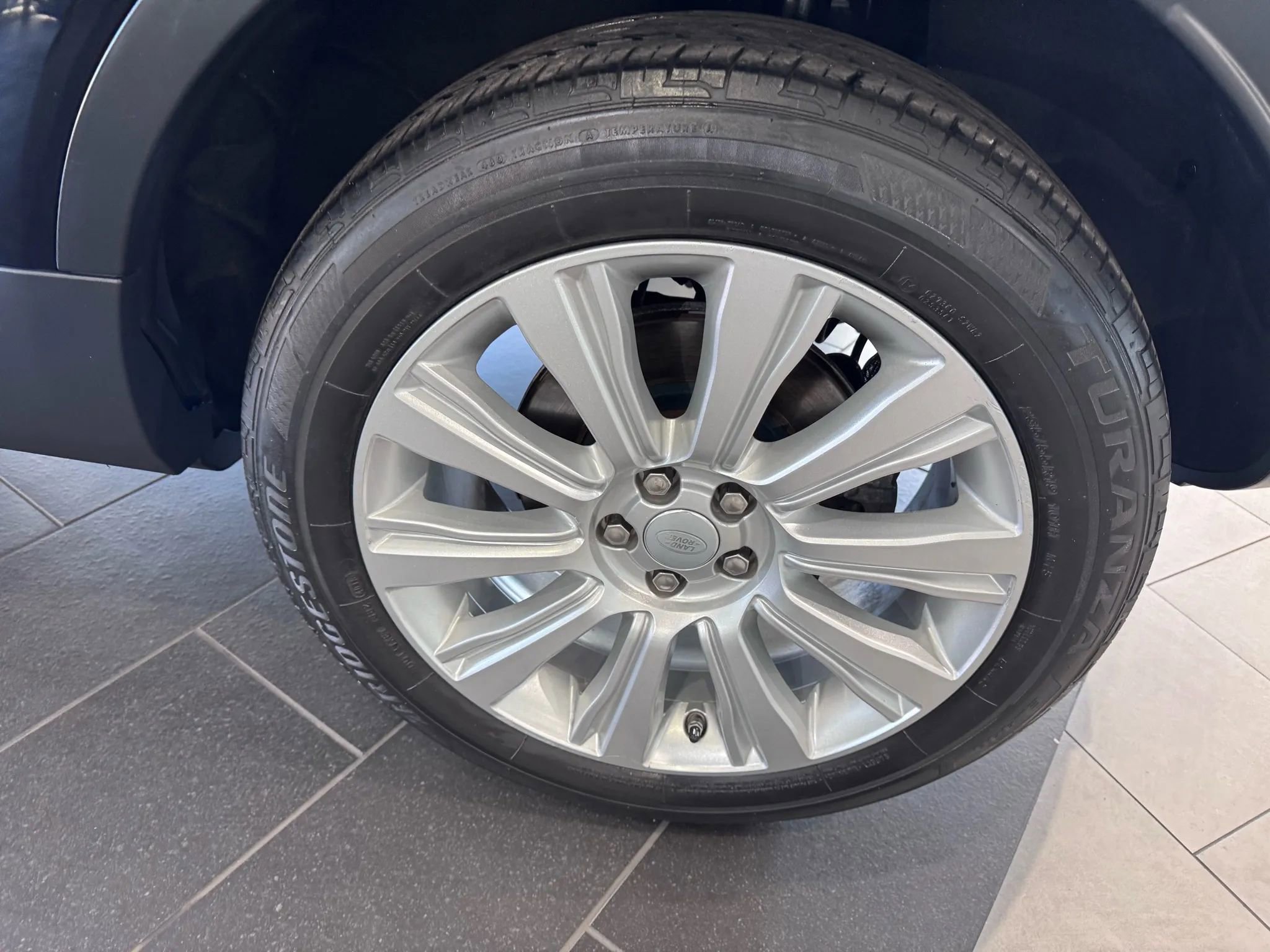 Used 2017 Land Rover Range Rover Evoque HSE image 36