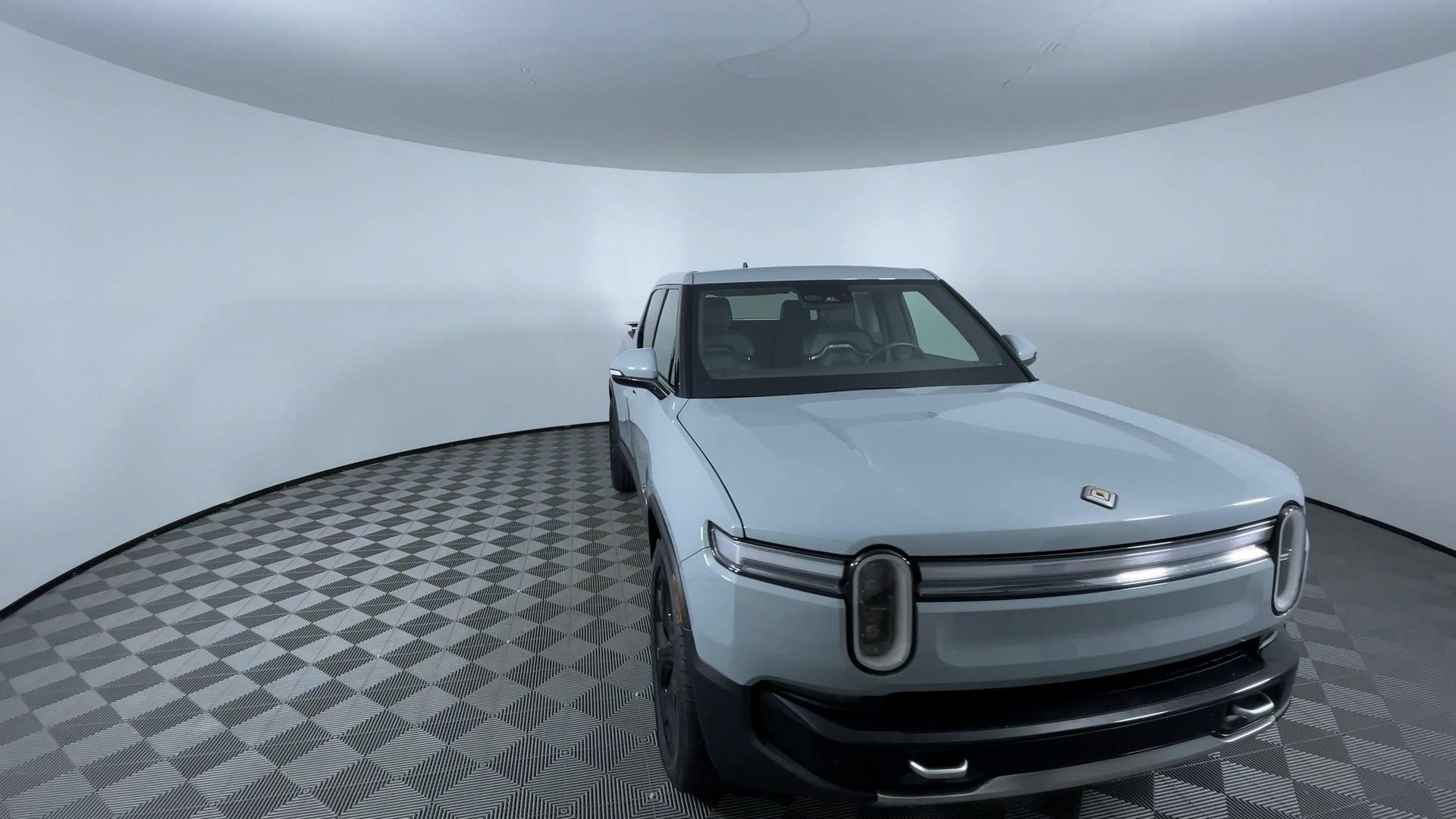 Used 2025 Rivian R1T Adventure Dual AWD/4WD image 3