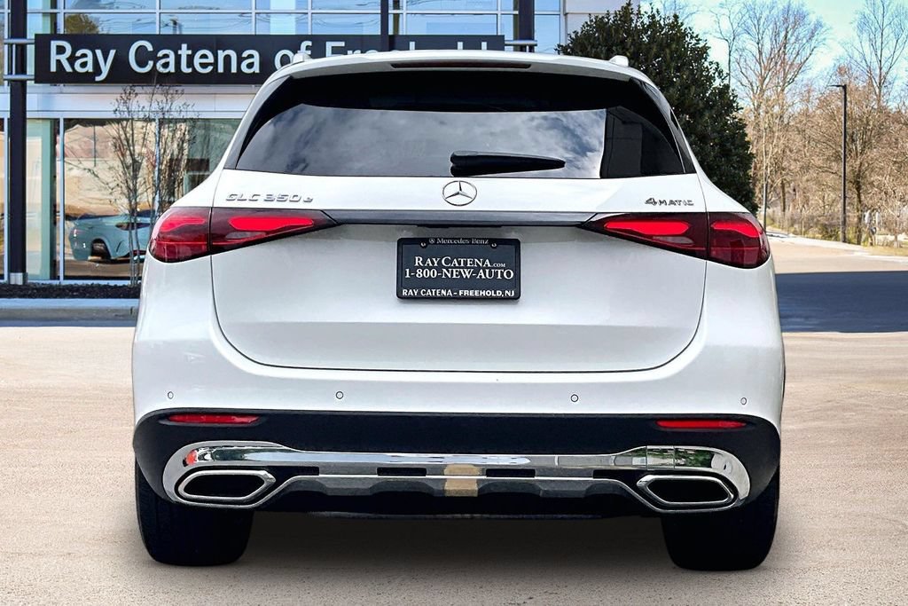 Used 2025 Mercedes-Benz GLC 350e 4MATIC image 4