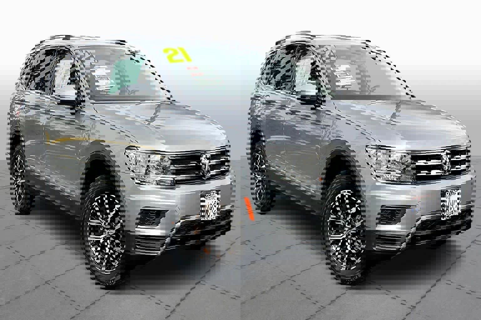 Used 2021 Volkswagen Tiguan SE image 2