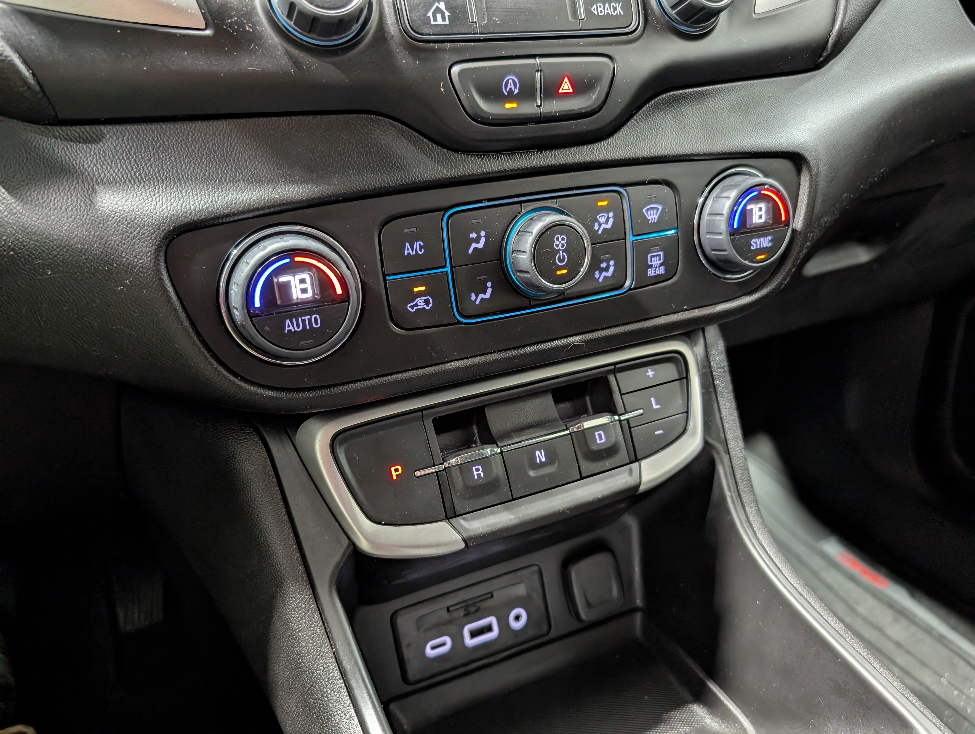 Used 2023 GMC Terrain SLT w/ Infotainment Package II image 26