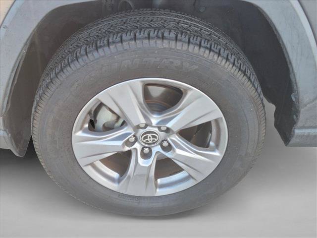 Used 2022 Toyota RAV4 XLE w/ Convenience Package FWD image 13