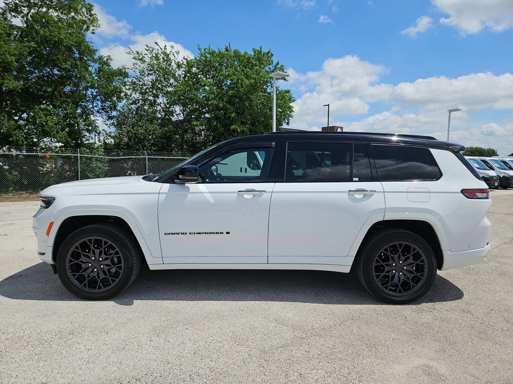 Used 2025 Jeep Grand Cherokee L Summit w/ Obsidian Package AWD/4WD image 6