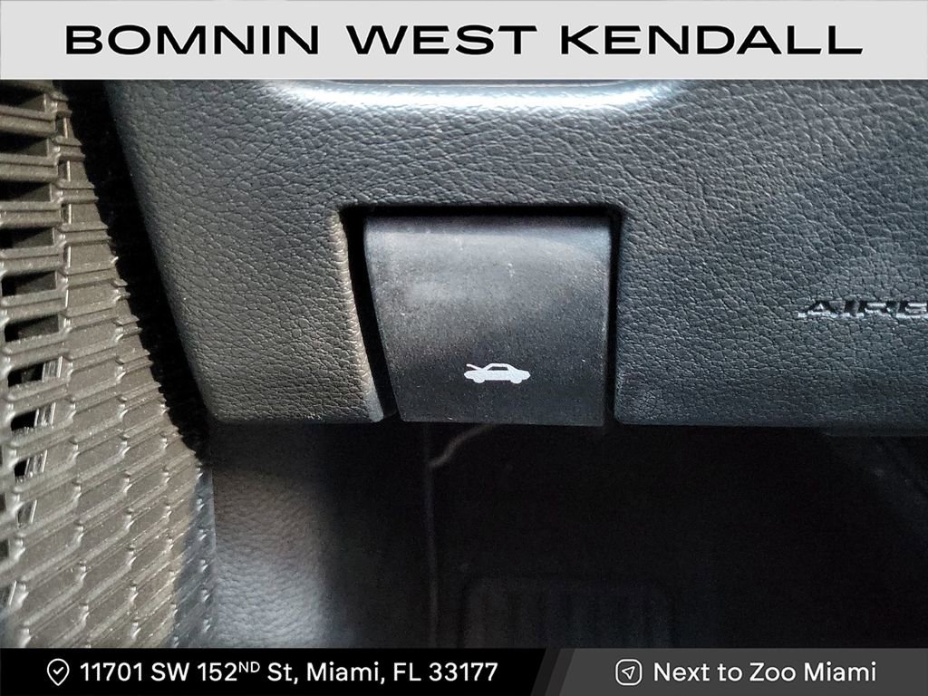 Used 2025 Jeep Grand Cherokee Limited w/ Black Appearance Package image 27