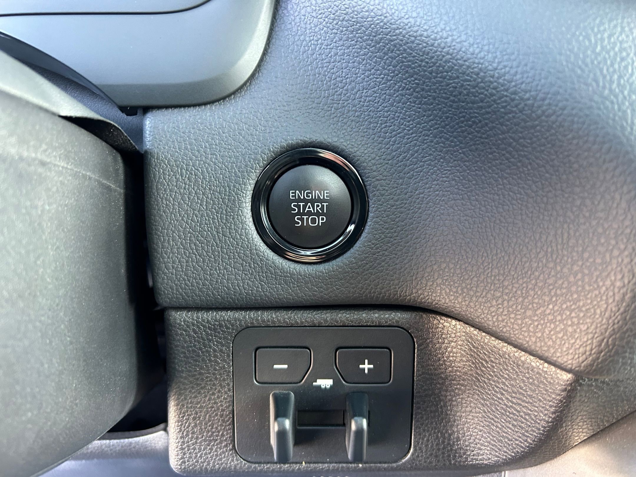 Used 2025 Toyota Tundra Limited image 18