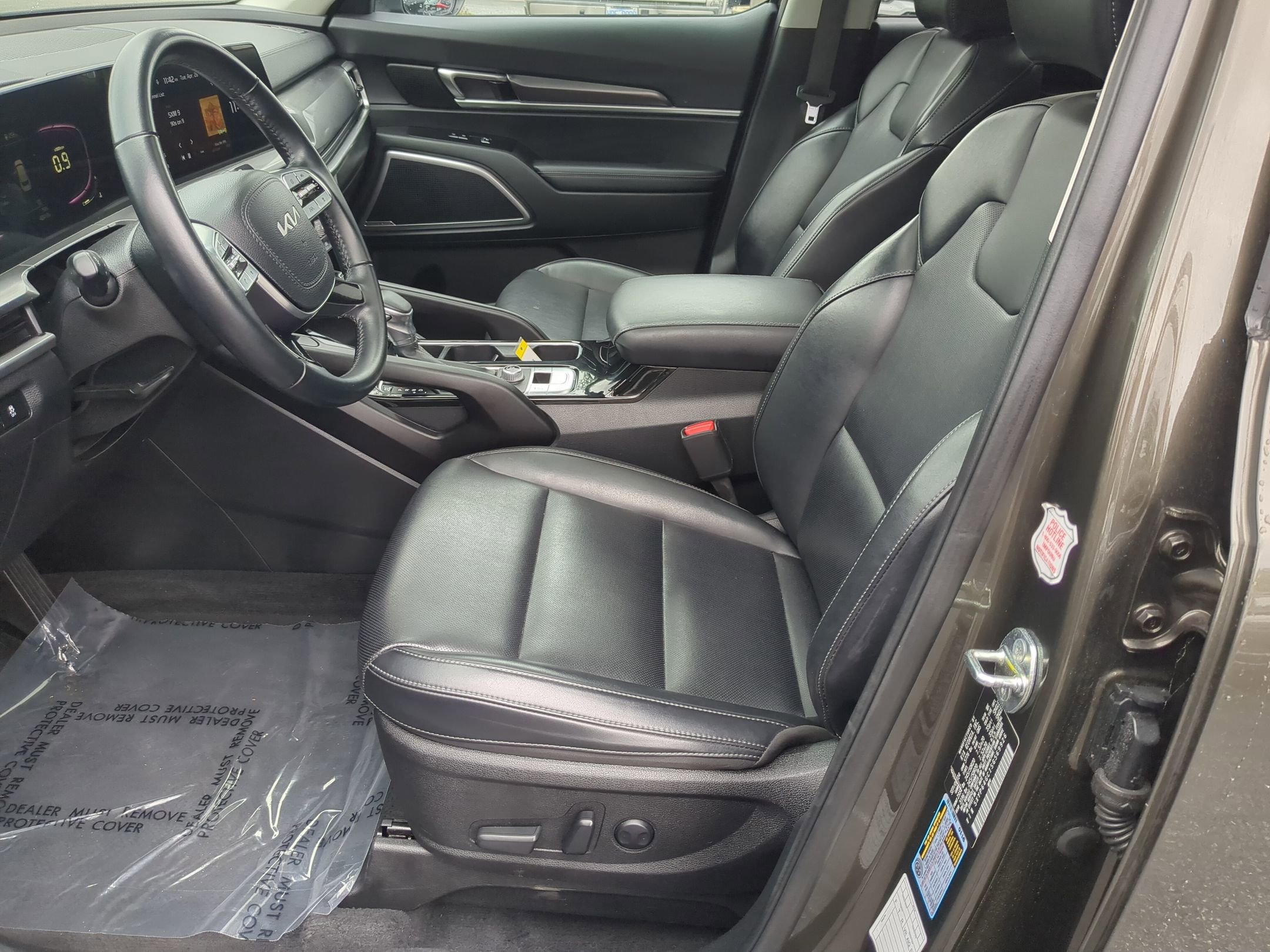 Used 2025 Kia Telluride S FWD image 16